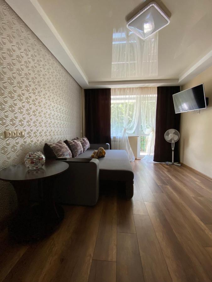 Apartment 30 M2 On Sergei Esenin 11 Kharkiv Bagian luar foto