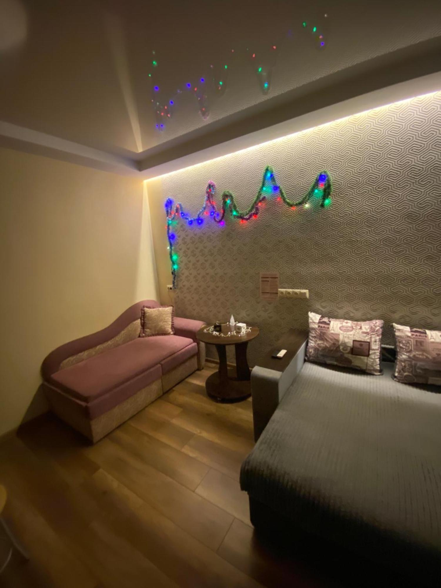 Apartment 30 M2 On Sergei Esenin 11 Kharkiv Bagian luar foto