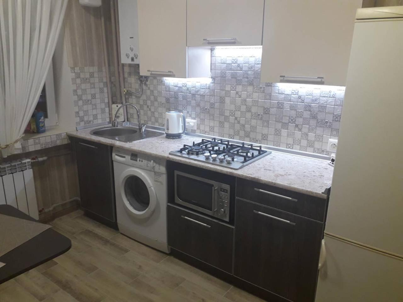 Apartment 30 M2 On Sergei Esenin 11 Kharkiv Bagian luar foto