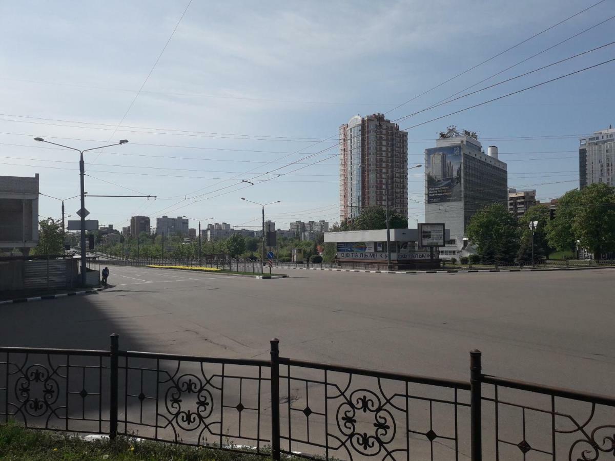 Apartment 30 M2 On Sergei Esenin 11 Kharkiv Bagian luar foto