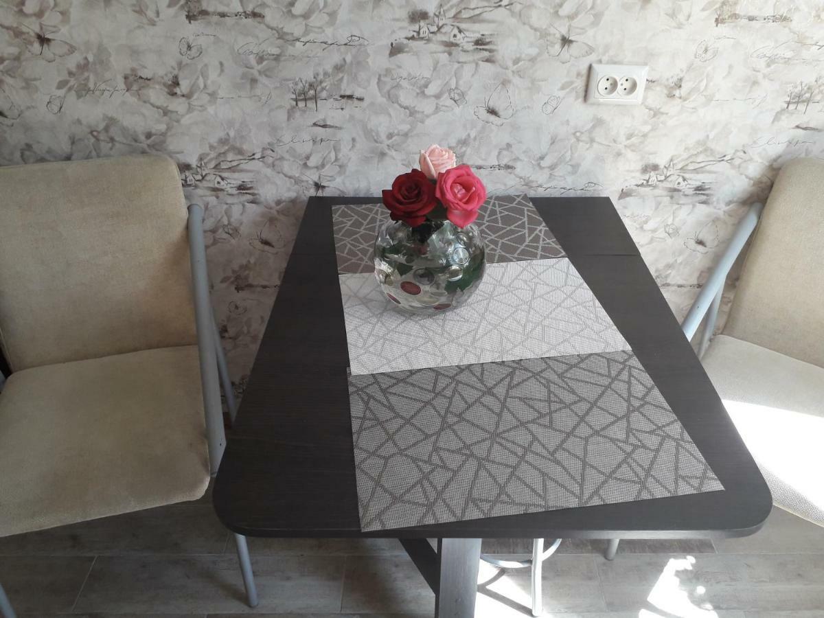 Apartment 30 M2 On Sergei Esenin 11 Kharkiv Bagian luar foto