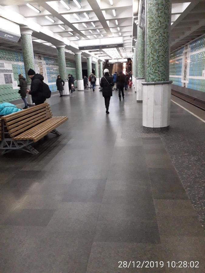 Apartment 30 M2 On Sergei Esenin 11 Kharkiv Bagian luar foto